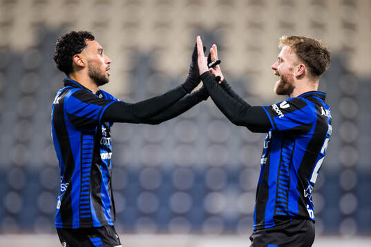 Sirius Joakim Persson och Dennis Widgren jublar efter 1-1 målet