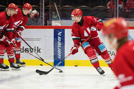 MoDos Adam Pettersson innan ishockeymatchen i SHL mellan