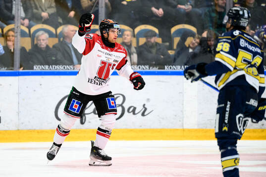 Örebros Glenn Gustafsson jublar