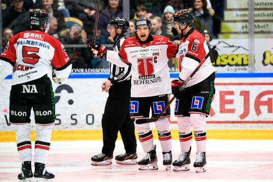 Örebros Glenn Gustafsson jublar