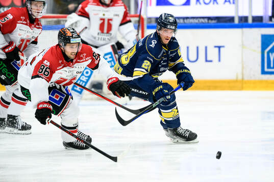 Örebros Mathias Bromé och HV71s Joonas Nättinen