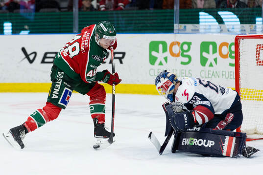 Frölundas Carl Klingberg och Linköpings målvakt Marcus