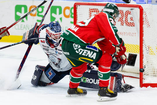 Linköpings målvakt Marcus Högberg mot Frölundas Mikael