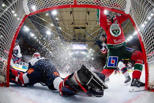 Linköpings målvakt Marcus Högberg och Frölundas Linus