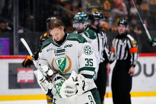 Färjestads målvakt Carl Lindbom