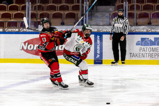 Frölundas Tuva Kandell  och Luleå/MSSKs Jenna Pirttijärvi