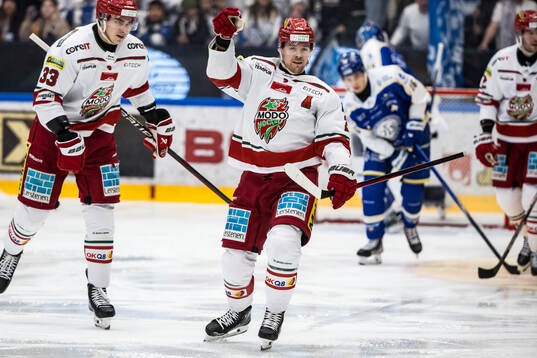 MoDos Mikkel Aagaard jublar