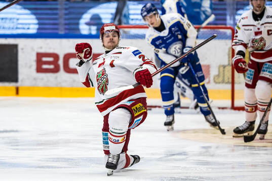 MoDos Mikkel Aagaard jublar