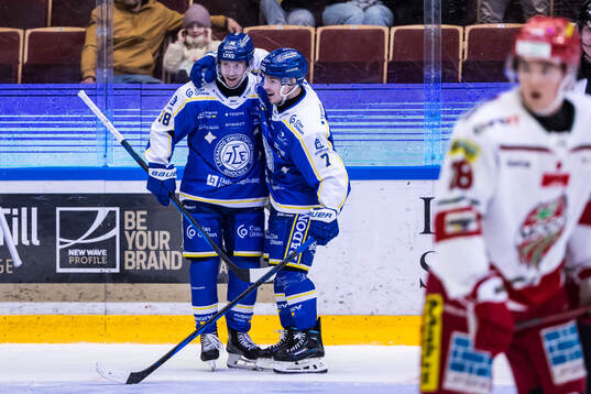 Leksands Olle Alsing jublar och Marcus Karlberg
