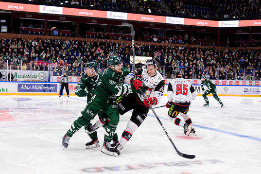 Färjestads Jeremy Salvas Groleau och Malmö Redhawks Robin