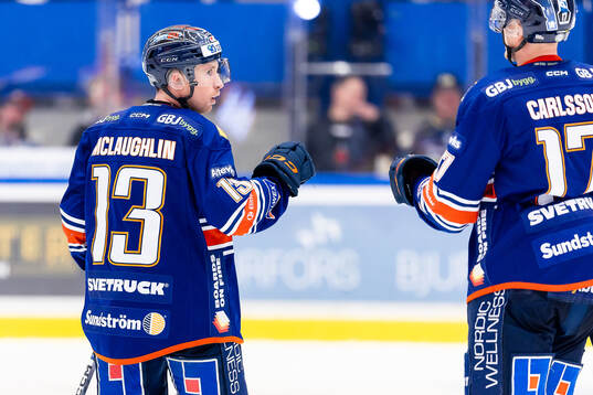 Växjös Dylan McLaughlin och Gabriel Carlsson jublar