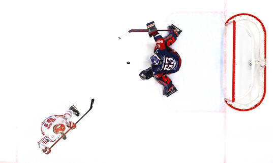 Timrås Magnus Pääjärvi och Linköpings målvakt Marcus