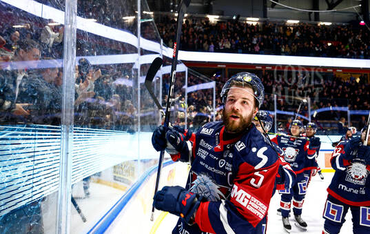 Linköpings Oscar Fantenberg jublar