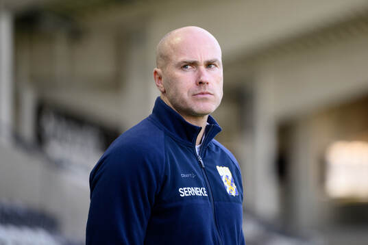 IFK Göteborgs tränare Jens Berthel Askou innan träningsmatchen i fotboll mellan IFK Göteborg och Öster den 8 mars 2024 i Göteborg. 