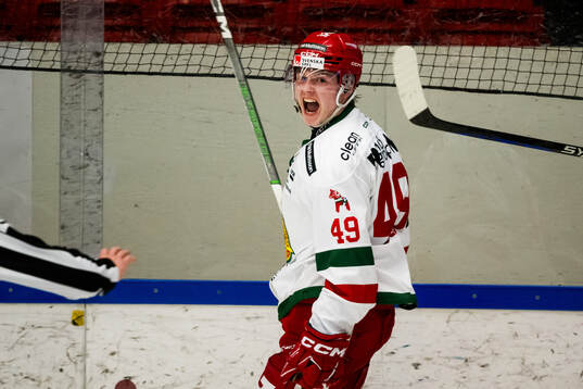 Moras Noah Steen jublar