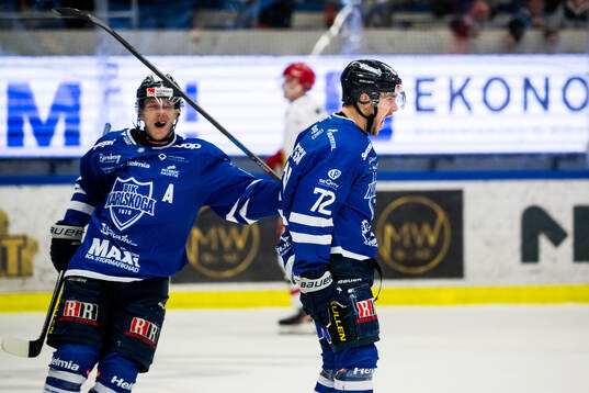 Karlskogas Viktor Lennartsson jublar