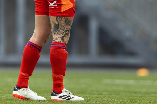 Tatueringar tillhörande Djurgårdens målvakt Katelin Talbert