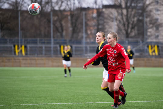 AIKs Beata Olsson och Örebros Beatrice Gärds