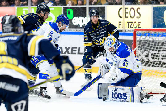 HV71s Simon Önerud och Leksands Marek Hrivik och HV71s