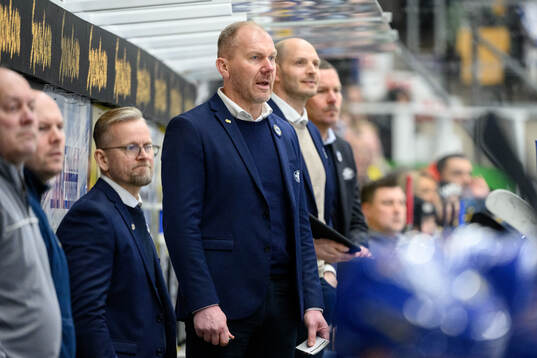 HV71s assisterande tränare Johan Davidsson och tränare