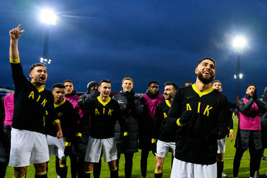 AIKs Sotirios Papagiannopoulos och Omar Faraj jublar