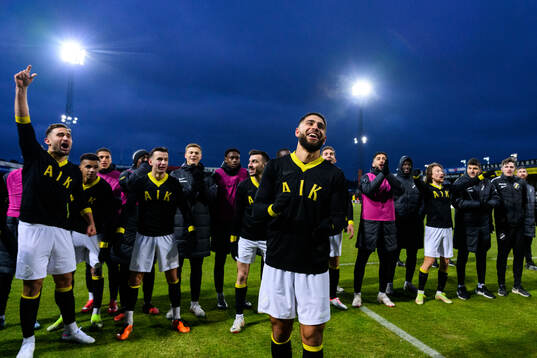 AIKs Sotirios Papagiannopoulos och Omar Faraj jublar