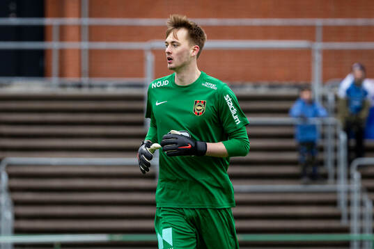 Brommapojkarnas målvakt Lucas Bergström