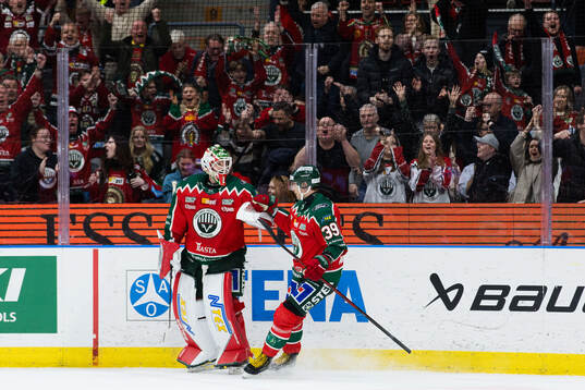 Frölundas målvakt Lars Johansson och Mikael Ruohomaa