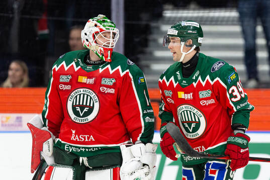 Frölundas målvakt Lars Johansson och Mikael Ruohomaa