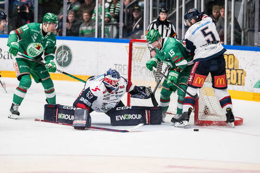 Linköpings målvakt Marcus Högberg och Rögles Simon