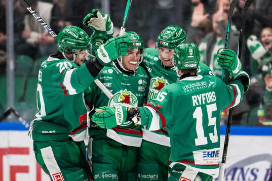 Rögles Brandon Davidson och Adam Tambellini jublar med