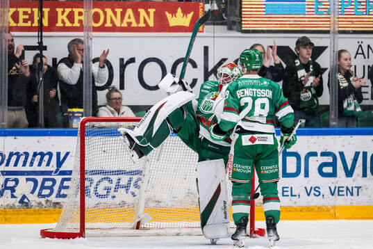Rögles Petr Kvaca och Anton Bengtsson jublar