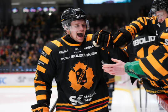 Skellefteås Måns Forsfjäll jublar