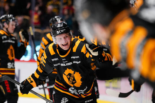 Skellefteås Måns Forsfjäll jublar