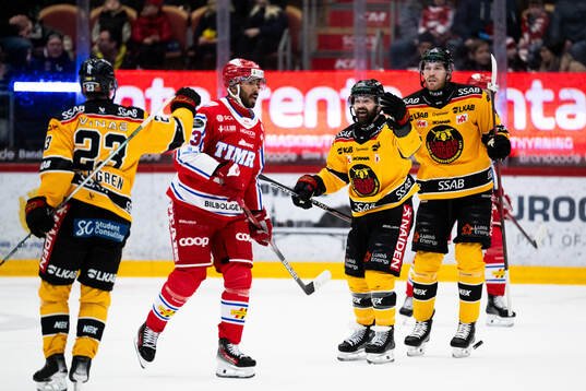 Luleås Jesper Sellgren och Jack Connolly jublar