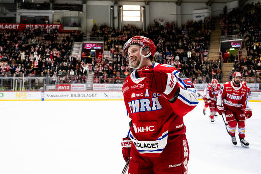 Timrås Jonathan Dahlén jublar