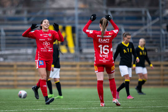 Örebros Ashley Michelle Barron jublar efter 0-1