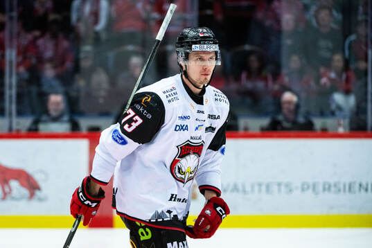 Malmö Redhawks Adam Ollas Mattsson jublar