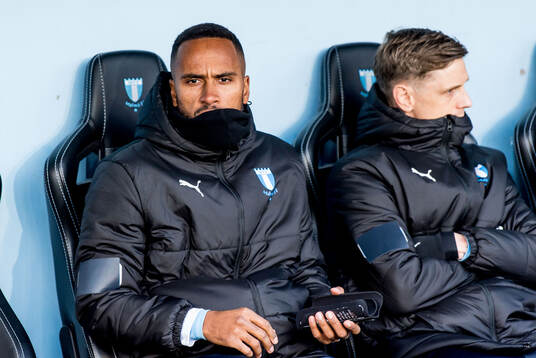 Malmö FFs Isaac Thelin på bänken