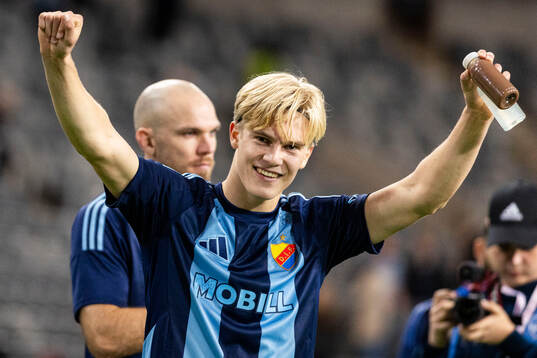 Djurgårdens Lucas Bergvall tackar publiken