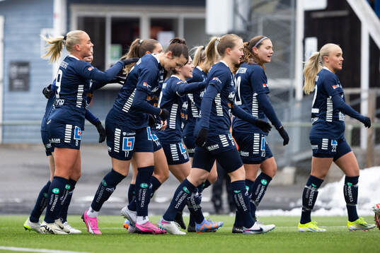 Linköpings Nellie Karlsson jublar med lagkamrater