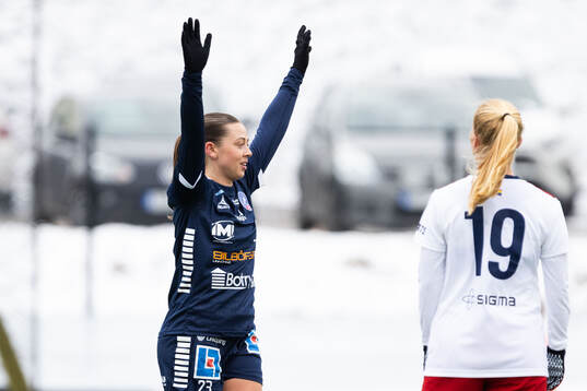 Linköpings Cornelia Kapocs jublar efter 2-1