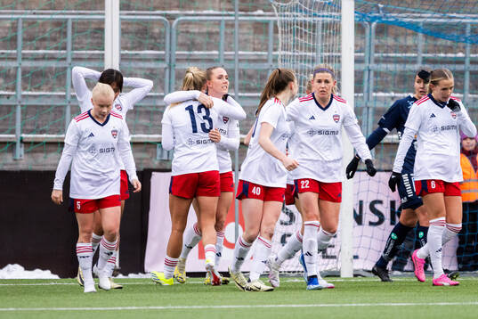 FC Rosengårds Emma Jansson jublar med lagkamrater