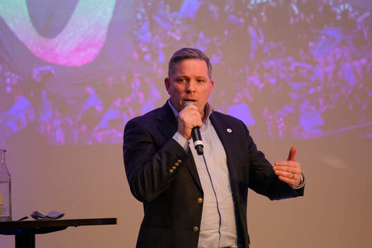 Valberedningens ordförande Fredrik Abrahamsson