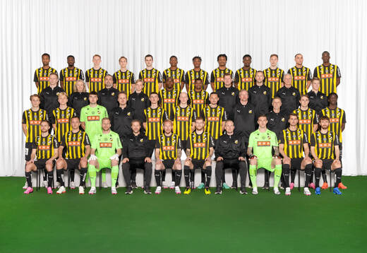  Ola Kamara, Blair Turgott, Julius Lindberg, Pontus Dahbo, Kadir Hodzic, Romeo Amane, Nioule Severin, Jeremy Agbonifo, Zeidane Inoussa, Jacob Barrett Laursen, Ali Youssef, John Paul Dembe. 3:e ledet fr. v.: fystränare Kári Sveinsson, head of performance Gunvor Halmöy, övergångstränare Hristijan Cvetkovski, analytiker Jonathan Törnvall, Edward Chilufya, Abdulrazak Ishaq, assisterande tränare Jesper Ljung, assisterande tränare Rasmus Lindgren, försvarsutvecklare Roland Nilsson, materialförvaltare Petrus Karholm. 2:a ledet fr. v.: Sigge Jansson, Isak Brusberg, Sebastian Banozic, läkare Henrik Eriksson, Nikola Zecevic, Valgeir Lunddal Fridriksson, Amor Layouni, målvaktstränare Christopher Källqvist, materialförvaltare Kjell-Ove Johansson, Charlie Axede, Abdoulaye Faye. Sittande fr. v.: Adam Lundqvist, Even Hovland, Peter Abrahamsson, huvudtränare Pål Arne Johansen, Mikkel Rygaard, Simon Gustafson,   assisterande tränare Håkon Wibe Lund, Andreas Linde, Johan Hammar, Simon Sandberg. Editors note: Bilden är retuscherad, objakt har lagts till i redigeringen.
