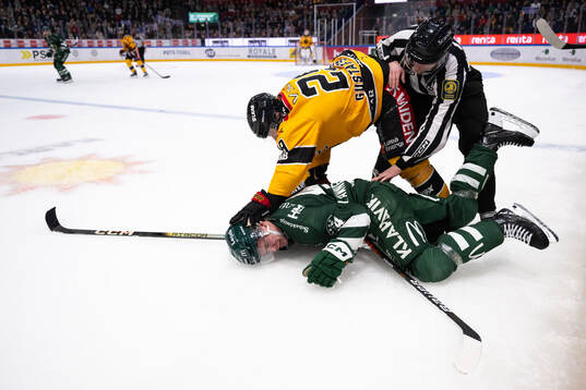 Färjestads Oscar Lawner och Luleås Erik Gustafsson