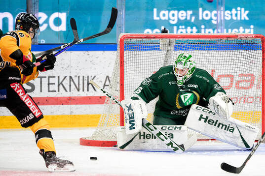 Färjestads målvakt Carl Lindbom