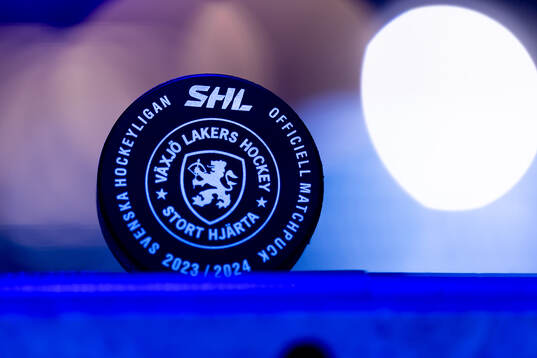 Matchpuck med Växjös klubbmärke