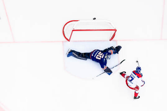 Växjös målvakt Emil Larmi och Oskarshamns Jonas Engström