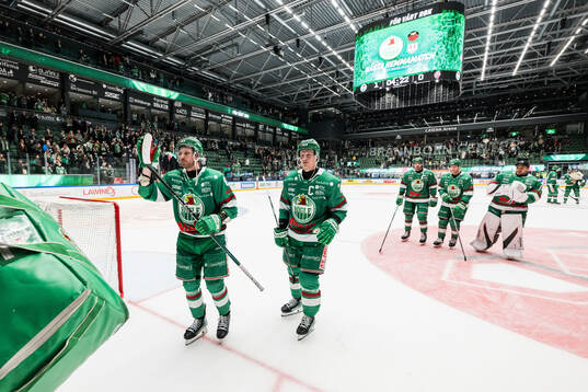 Rögles Linus Sandin och Anton Bengtsson jublar